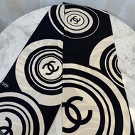 Chanel 黑白寬版絲巾