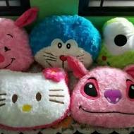 Character pillow (snail feather)
