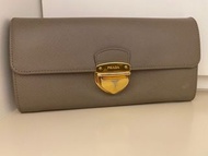 Prada 銀包
