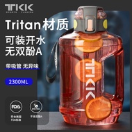 แก้วน้ำกีฬาสำหรับผู้ชาย TKK ความจุขนาดใหญ่ แก้วน้ำ Tritan ทนความร้อนได้ดี มีท่อดื่มและเครื่องหมายการ
