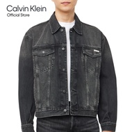 CALVIN KLEIN เสื้อแจ็คเก็ตผู้ชาย 90s Black Denim Trucker Jacket ทรง Regular รุ่น 4RB796G RDD - สีดำ