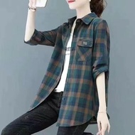 เสื้อคาร์ดิแกนของผู้หญิงเสื้อคลุมบางๆลายสก๊อตแขนยาวเสื้อเชิ้ตลายสก๊อตวัยกลางคนอเนกประสงค์เสื้อผ้าฝ้า