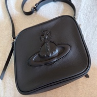 Vivienne Westwood 土星牛皮相機包