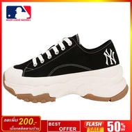 MLB รองเท้าผ้าใบ CHUNKY HIGH LOW TOP ACCESSORY UNISEX CHUNKY HIGH SHOESNEW YORK YANKEES สีดำ [ รหัส : 32SHU2111 50L ] รองเท้าลำลอง รุ่นท็อป โดดเด่นด้วยการออกแบบและลายที่สวย เป็น