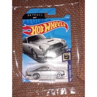 Hotwheels car( aston martin 1963 DB5)