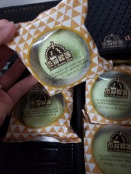 黑刺榴槤冰皮月餅