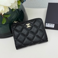 Ch/a/n/el's new model of multi-functional folding pencil case is available. Dimensions: 11.5 * 9 * 2