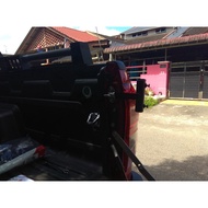 Hook/holder flag pole for 4x4 Hilux