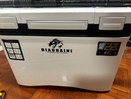 DAIWA 磯釣竿連捲線器,保溫箱，,2張沙灘椅及一把沙灘傘