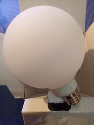 IkEA TRADFRI LED燈泡球型大燈泡E27可不用燈罩使用470流明球形無線調光