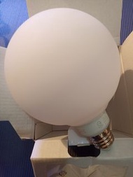IkEA TRADFRI LED燈泡球型大燈泡E27可不用燈罩使用470流明球形無線調光