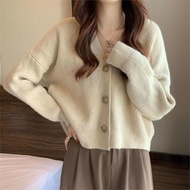 AIOUWEI Spring V-Neck Loose and Lazy Knitted Sweater with Western Style Long sleAIOUWEI 春季V领宽松慵懒风针织衫洋气长袖毛衣灯笼袖开衫女3/13