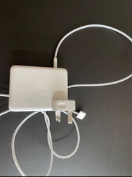 原裝 Apple Macbook Pro 16" 2022 充電器 (140W USB-C 電源轉換器 + USB-C 至 MagSafe 3)