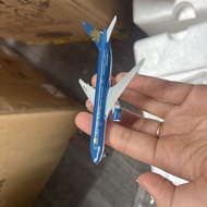 Ready Stock Model Machine1: 600 Vietnam b777-200 Alloy Airplane Model 5-7cm 8394