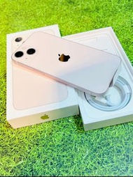 🍎 iPhone 13 128G粉色 🍎螢幕6.1吋拿看來剛剛好！！店面展示機出清有原廠保固💟🔋電池容量高店面購機有保障🔥可無卡分期🔥