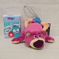 Toy Story 勞蘇 夾公仔造型 吊飾公仔 毛公仔 掛飾 掛件 迪士尼 Disney Pixar 反斗奇兵 玩具總動員 熊抱哥 草莓熊 Lots-o'-Huggin' Bear Lotso FuR