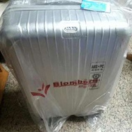【全新免運費】Blomberg 28吋旅行箱  銀色 贈品便宜賣