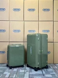 rimowa essential trunk plus size 33