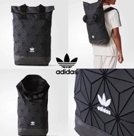 Adidas 3D Roll Top Backpack กระเป๋าเป้สะพายหลัง เปิดปิดแบบ Roll Top ด้านหน้ามีโลโก้ (ของแท้)