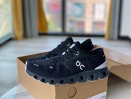 On昂跑 Cloud X 3 黑色 跑鞋