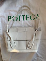 Bottega veneta (BV) Leather Arco 33 (Top Handle Bag) White