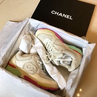 Chanel經典雙C白色彩色邊球鞋