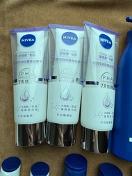 平放全新Nivea Body Lotion Nivea Derma Care 妮維雅科研淨白雙管精萃凝乳 200亳升