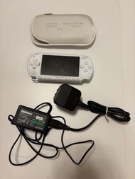 白色 SONY PSP 1006 遊戲機連充電器 （不包電池）