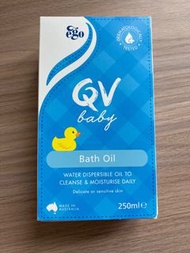 Brand new QV Baby Bath Oil 250ml 全新嬰兒潤膚沐浴油