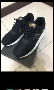 New balance 黑金運動鞋(全新）