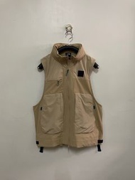 THE NORTH FACE 男 卡其色可收隱藏帽設計雙向拉鍊多口袋工裝背心 / L