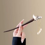 White Pearl Flower Hair Brooch with Mother of Pearl – Natural Black Sandalwood Vip66