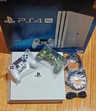 PS4 PRO主機 1TB 兩支手把