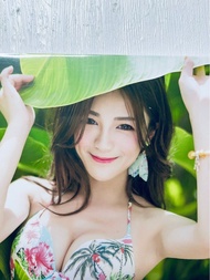 全新未拆 樂天啦啦隊 林岱縈 羚小鹿 想鹿非非 首本 寫真集 隨書附送海報一張