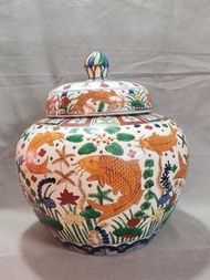 明嘉靖年制字款大罐五彩藻級魚，名器！