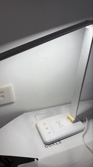 LED 檯燈  可調光 附無線充電 可以摺疊