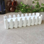Pagar Kayu Buatan Warna Putih Untuk Dekorasi Taman