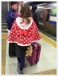 小花花日本精品♥ Hello Kitty 東京迪士尼樂園限定 米妮 冬季厚款披肩/斗篷 披風 披風32053609