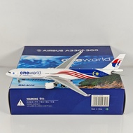 Phoenix 04358 1: 400 Malaysia Airlines A330-300 9M-MTE Universal Family