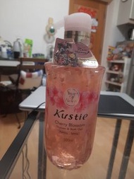 Kustie 蔻斯汀 櫻花花瓣沐浴露 500ml