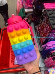 กระติกน้ำ ซิลิโคน Smiggle Silicone water bottle - Pop It ชมพู