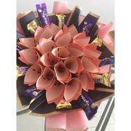 bouquet duit + chocolate (harga tak termasuk duit. harga gubah sahaja)