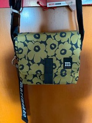 Marimekko 經典花卉斜背包