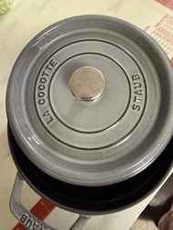 Staub 22cm 圓形鑄鐵鍋