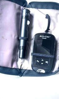 [終極減價]**Accu- Chek  血糖机連原裝袋