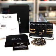 99%NEW二手CHANEL AP2510 MINI WOC 黑色羊皮珍珠裝飾金屬徽章 #香榭站正品