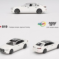MGT00819 - Mini GT 164/ bmw i7 xDrive60 Mineral White