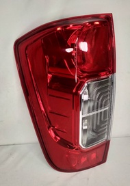 ไฟท้าย นิสสัน นาวาร่า NP300 แค็บ ข้างซ้าย **ได้รับสินค้า 1ชิ้น +ขั้วไฟ ไม่มีหลอด** สินค้าตรงรุ่นรถ