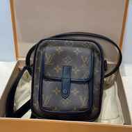 「JL精品代購」97新LV 老花相機包 ic芯片