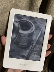 (含150+本繁體書)  Kindle 第七代 白色電子書閱讀器  Wi-Fi  無背光 輕微瑕疵 包SF
